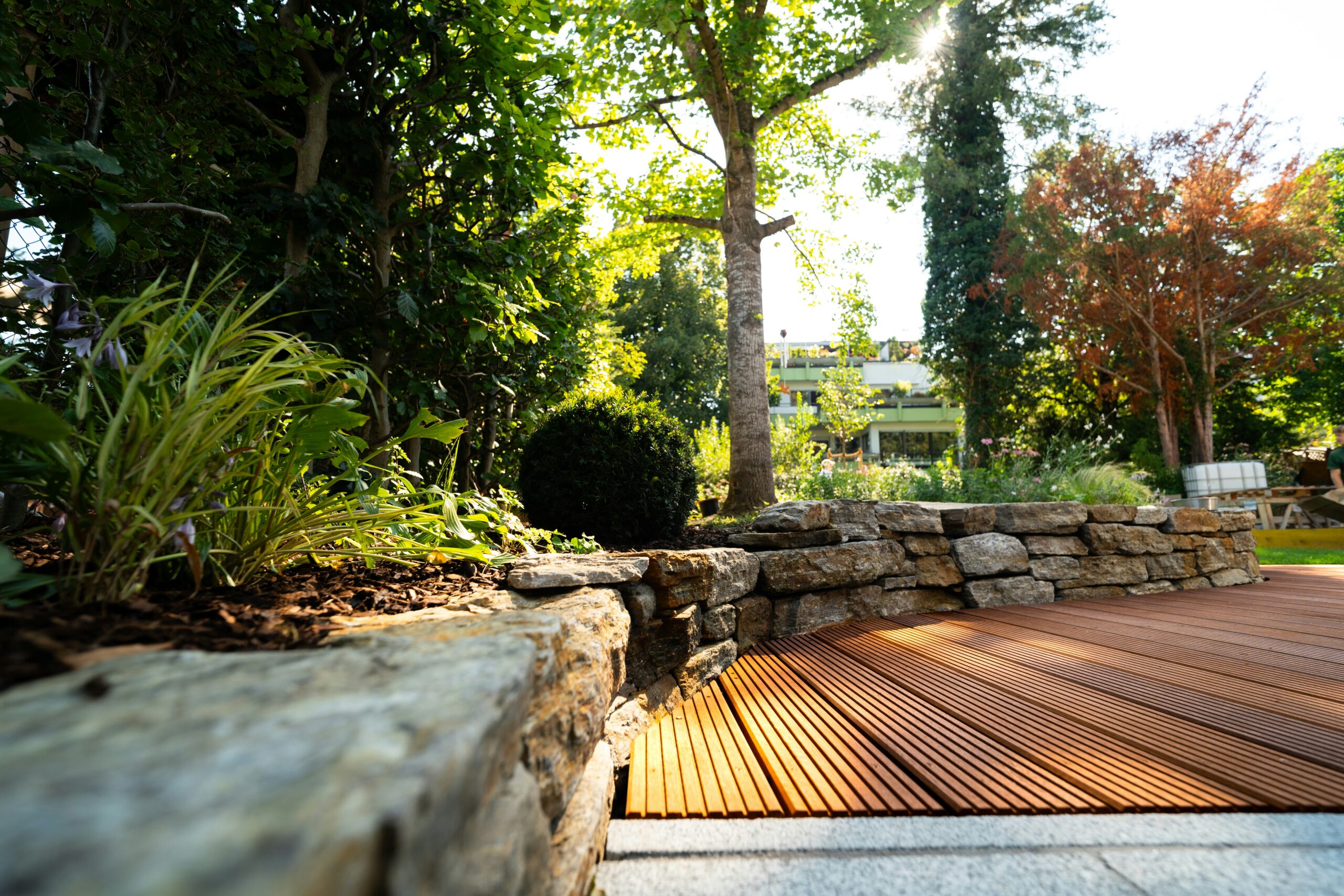 beautiful deck from a landscaper